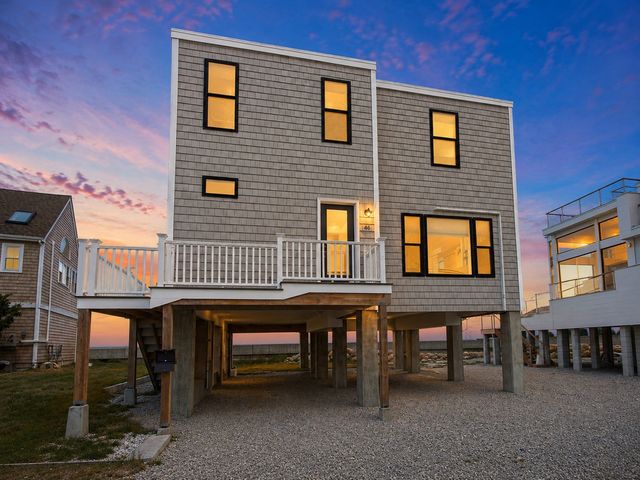 16 Gunrock Ave, Hull, MA 02045