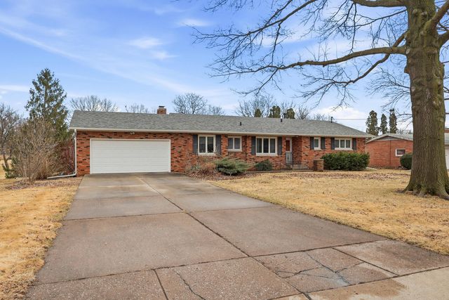 4215 W El Rancho Drive, Davenport, IA 52806