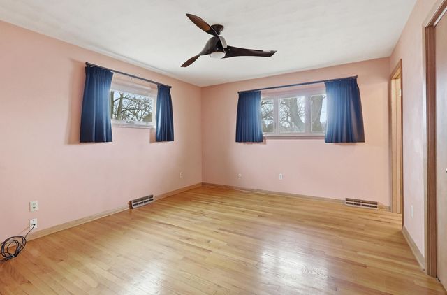 4215 W El Rancho Drive, Davenport, IA 52806