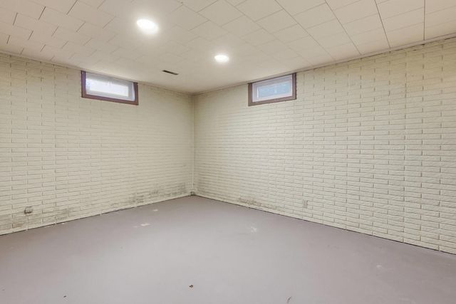 4215 W El Rancho Drive, Davenport, IA 52806