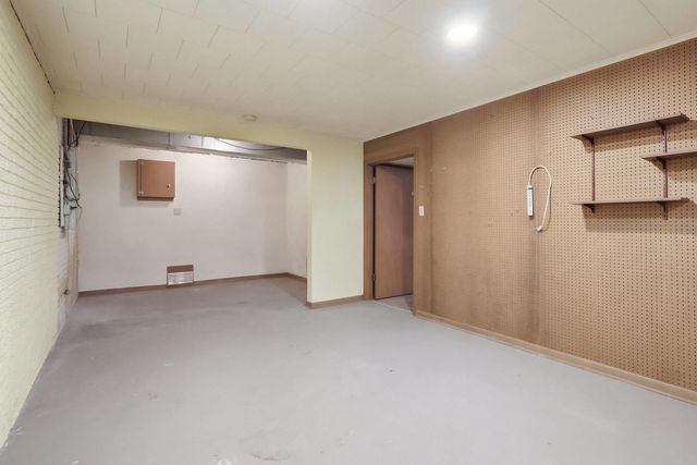 4215 W El Rancho Drive, Davenport, IA 52806