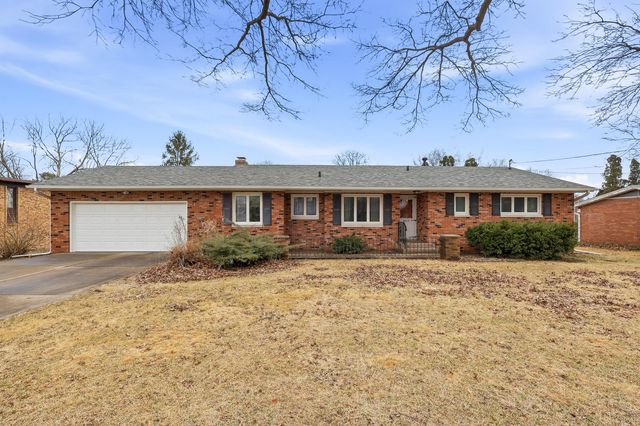 4215 W El Rancho Drive, Davenport, IA 52806