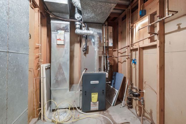 4215 W El Rancho Drive, Davenport, IA 52806