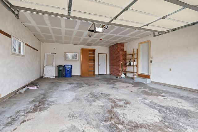 4215 W El Rancho Drive, Davenport, IA 52806