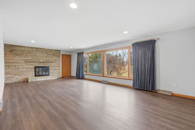 4215 W El Rancho Drive, Davenport, IA 52806