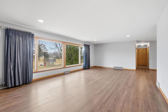 4215 W El Rancho Drive, Davenport, IA 52806