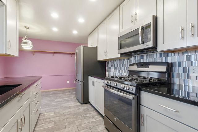 4215 W El Rancho Drive, Davenport, IA 52806