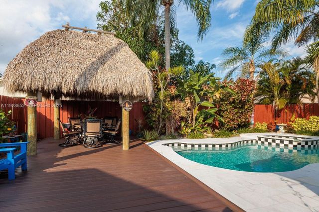 9871 SW 58th Ct, Cooper City, FL 33328