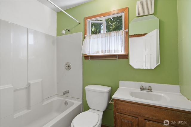 7730 17th Avenue NE, Seattle, WA 98115