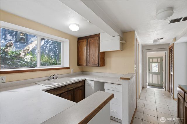 7730 17th Avenue NE, Seattle, WA 98115