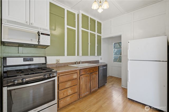 7730 17th Avenue NE, Seattle, WA 98115