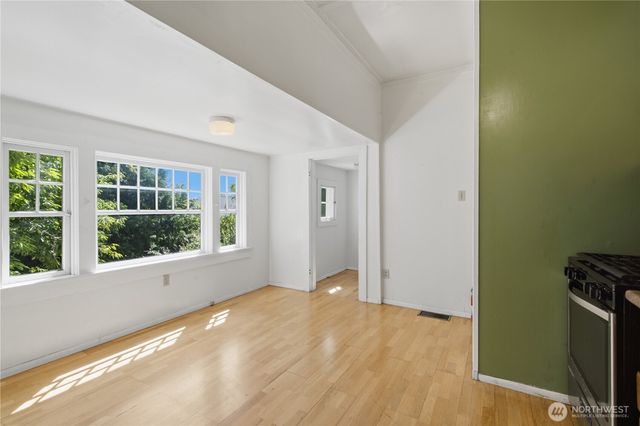 7730 17th Avenue NE, Seattle, WA 98115