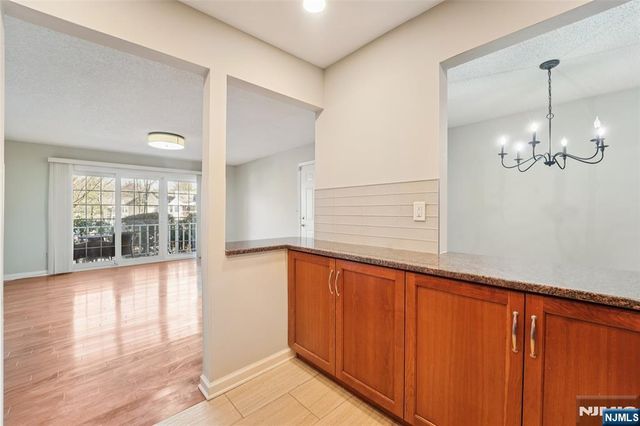 528 Holly Court, Mahwah, NJ 07430