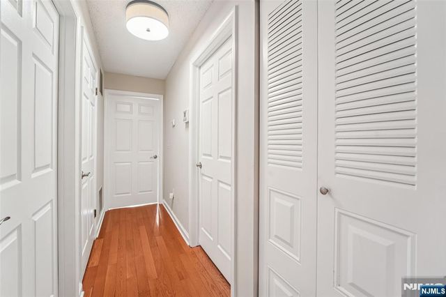 528 Holly Court, Mahwah, NJ 07430