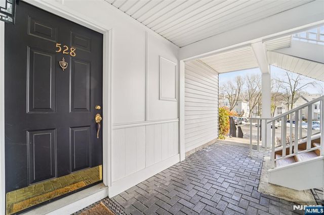 528 Holly Court, Mahwah, NJ 07430