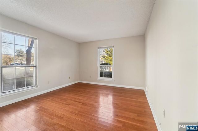 528 Holly Court, Mahwah, NJ 07430