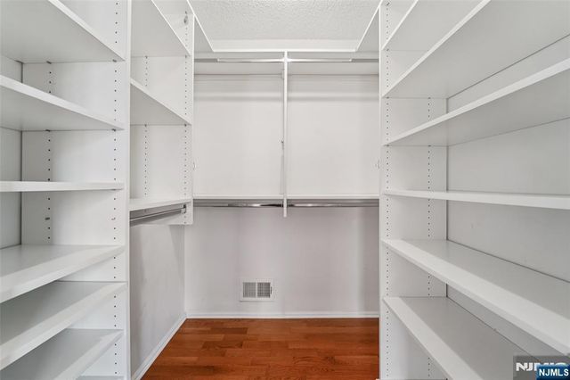 528 Holly Court, Mahwah, NJ 07430