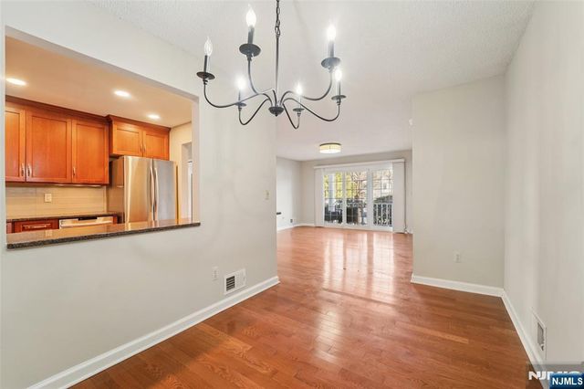 528 Holly Court, Mahwah, NJ 07430