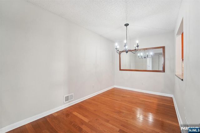 528 Holly Court, Mahwah, NJ 07430