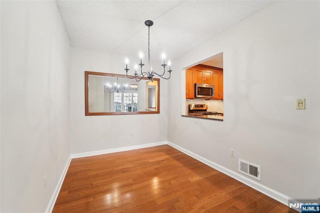 528 Holly Court, Mahwah, NJ 07430