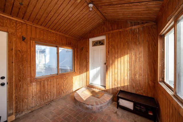 2424 E 40th Street, Des Moines, IA 50317