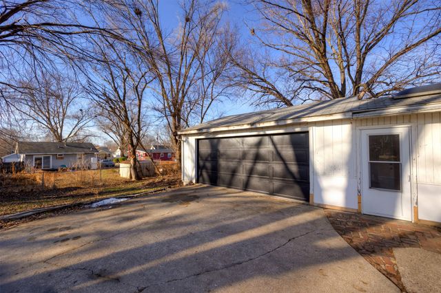 2424 E 40th Street, Des Moines, IA 50317