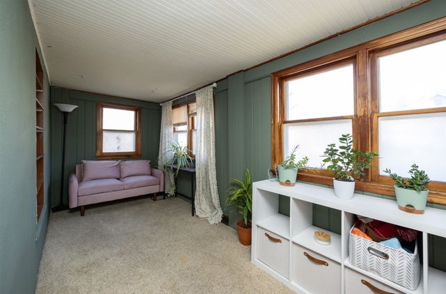 2424 E 40th Street, Des Moines, IA 50317