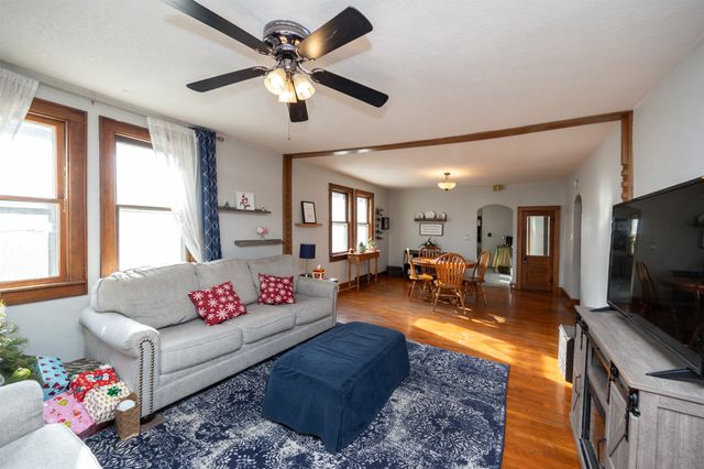 2424 E 40th Street, Des Moines, IA 50317