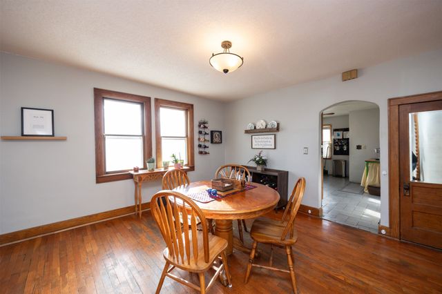 2424 E 40th Street, Des Moines, IA 50317