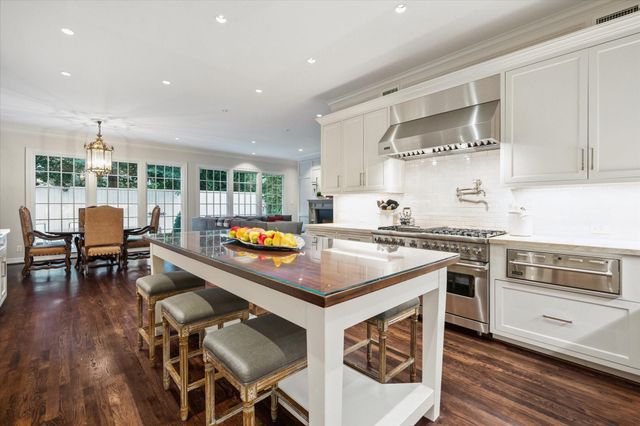 2249 Pelham Drive, Houston, TX 77019