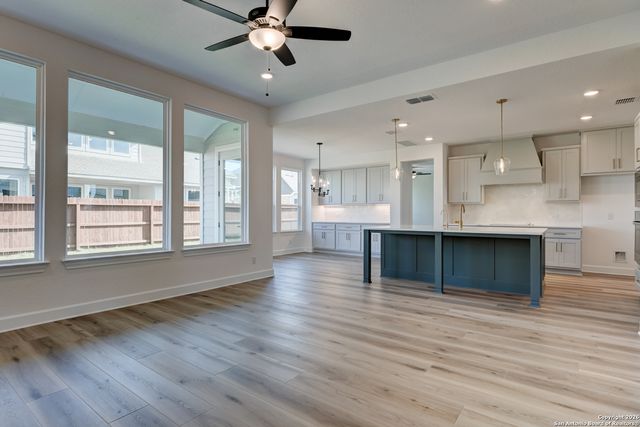 164 Katie Court, Castroville, TX 78009