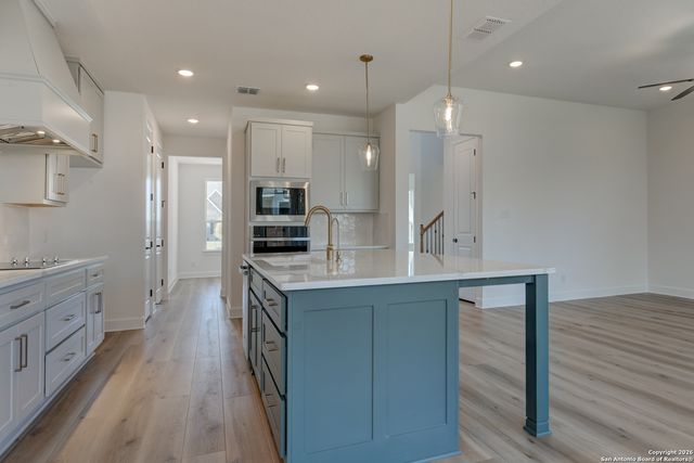 164 Katie Court, Castroville, TX 78009