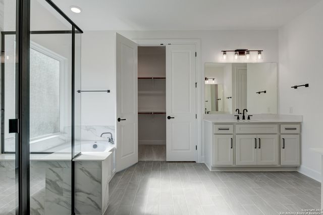 164 Katie Court, Castroville, TX 78009