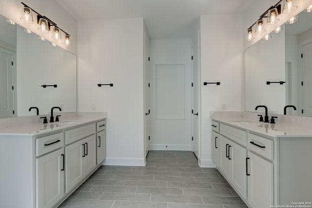 164 Katie Court, Castroville, TX 78009