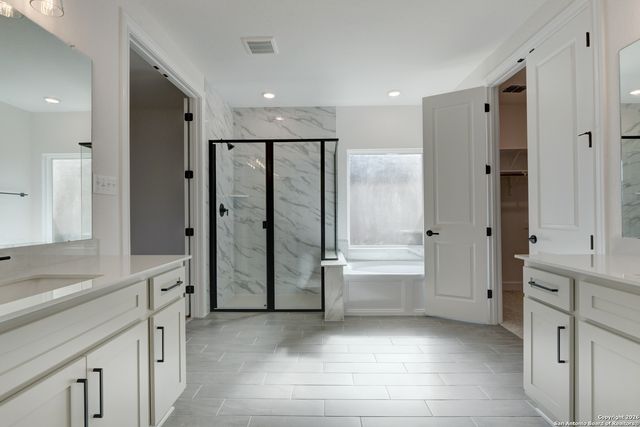 164 Katie Court, Castroville, TX 78009