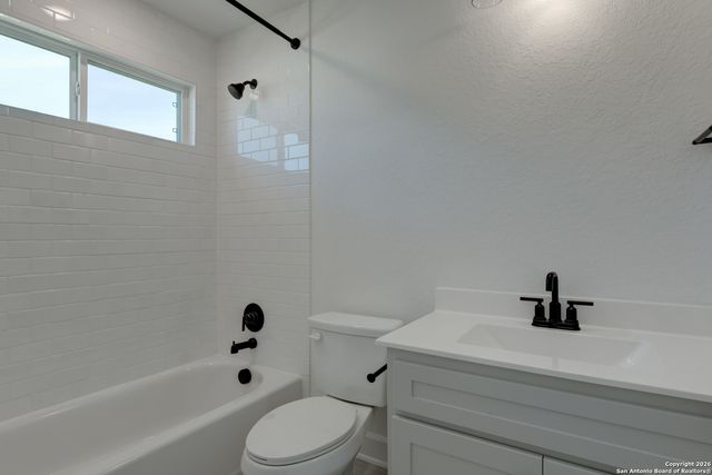 164 Katie Court, Castroville, TX 78009