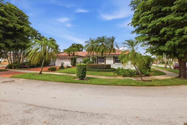 20009 NW 66th Place, Hialeah, FL 33015