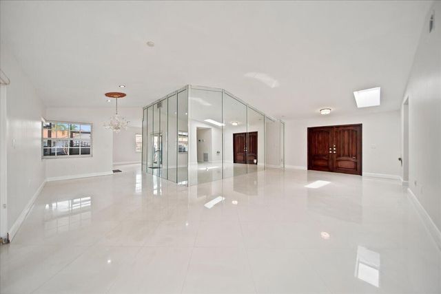20009 NW 66th Place, Hialeah, FL 33015