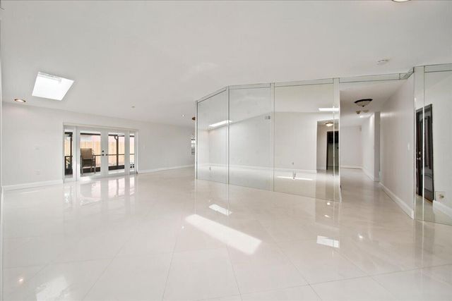 20009 NW 66th Place, Hialeah, FL 33015