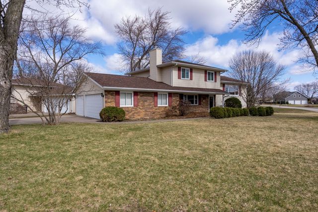 205 Blackhawk Drive, Park View, IA 52748