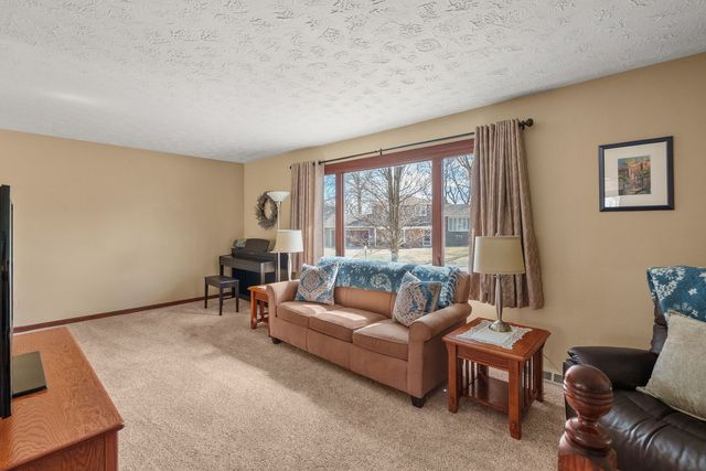 205 Blackhawk Drive, Park View, IA 52748