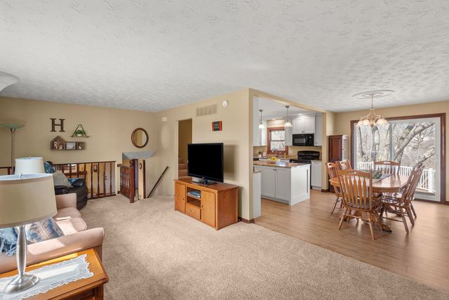 205 Blackhawk Drive, Park View, IA 52748