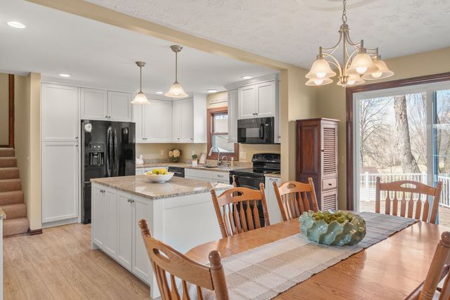 205 Blackhawk Drive, Park View, IA 52748