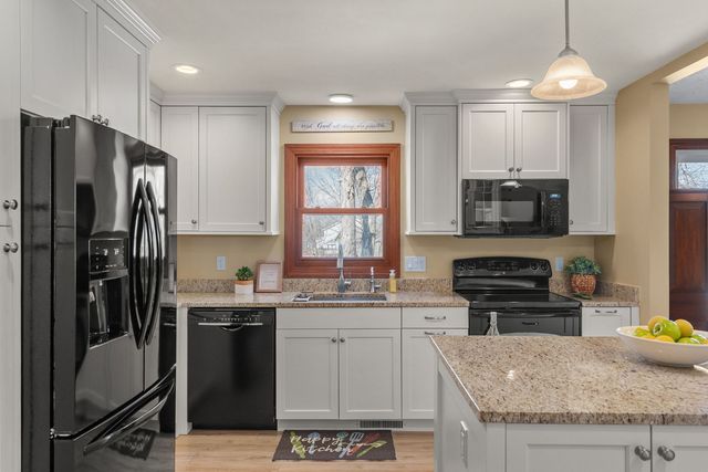 205 Blackhawk Drive, Park View, IA 52748