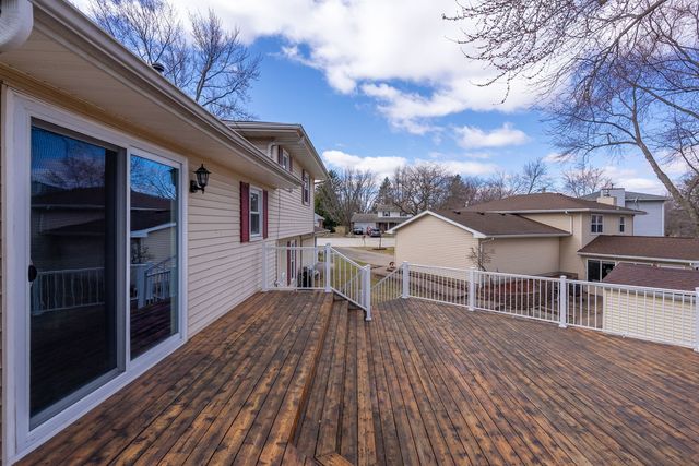 205 Blackhawk Drive, Park View, IA 52748