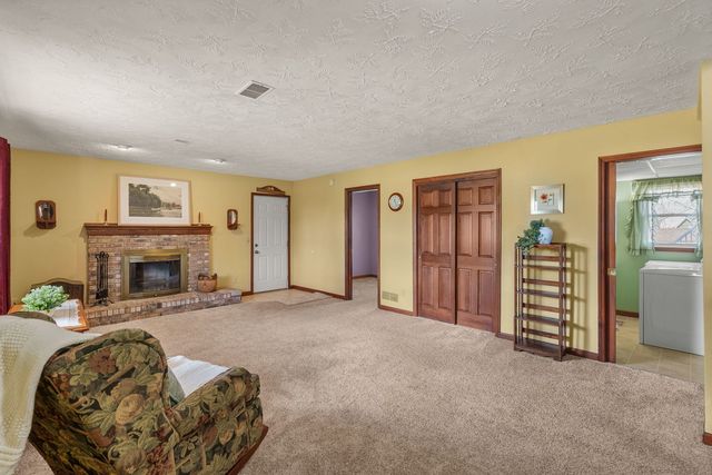 205 Blackhawk Drive, Park View, IA 52748