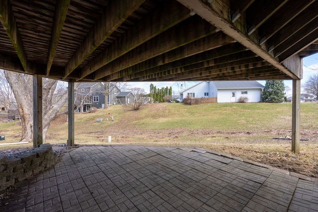 205 Blackhawk Drive, Park View, IA 52748