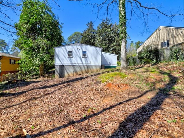 851 Amber Place NW, Atlanta, GA 30331