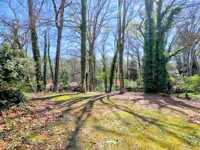 851 Amber Place NW, Atlanta, GA 30331