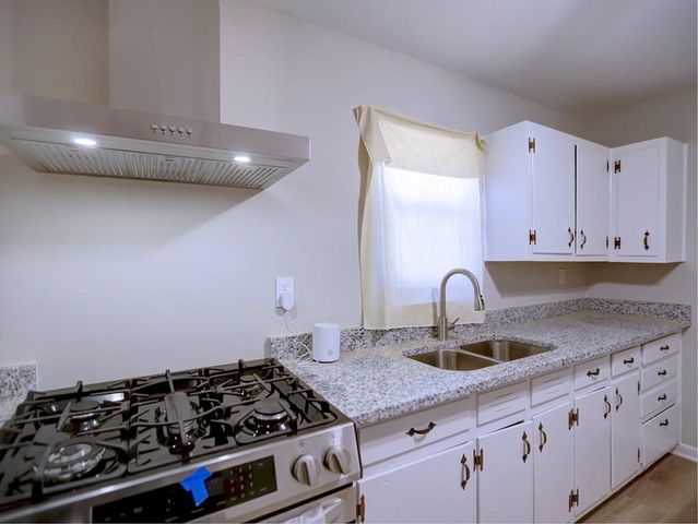 851 Amber Place NW, Atlanta, GA 30331